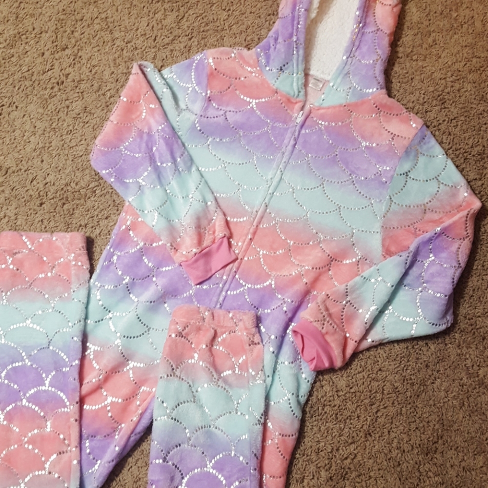 Brand NEW Kensie Girl one piece pajamas. Size 14